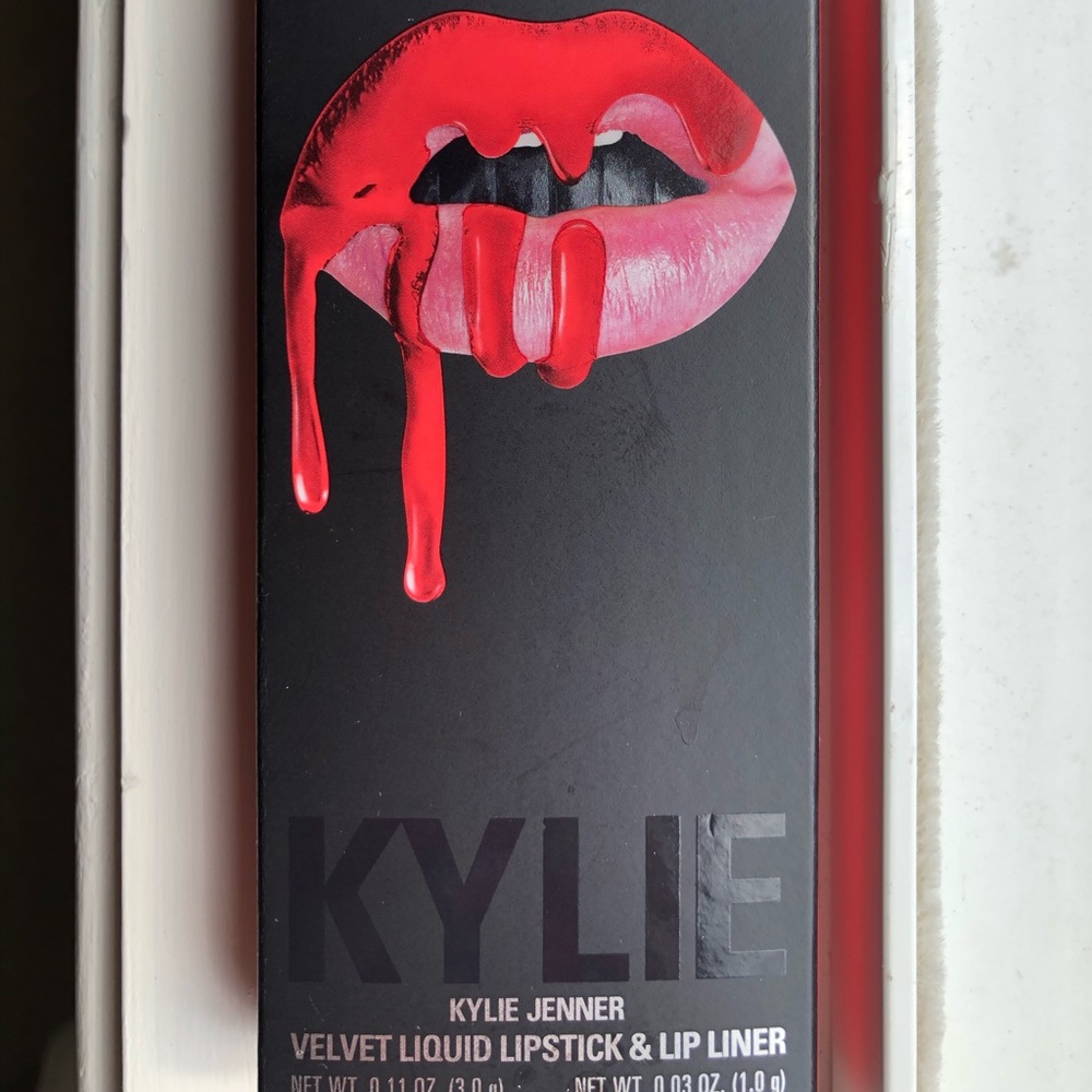Kylie cosmetics lip kit (party girl shade)